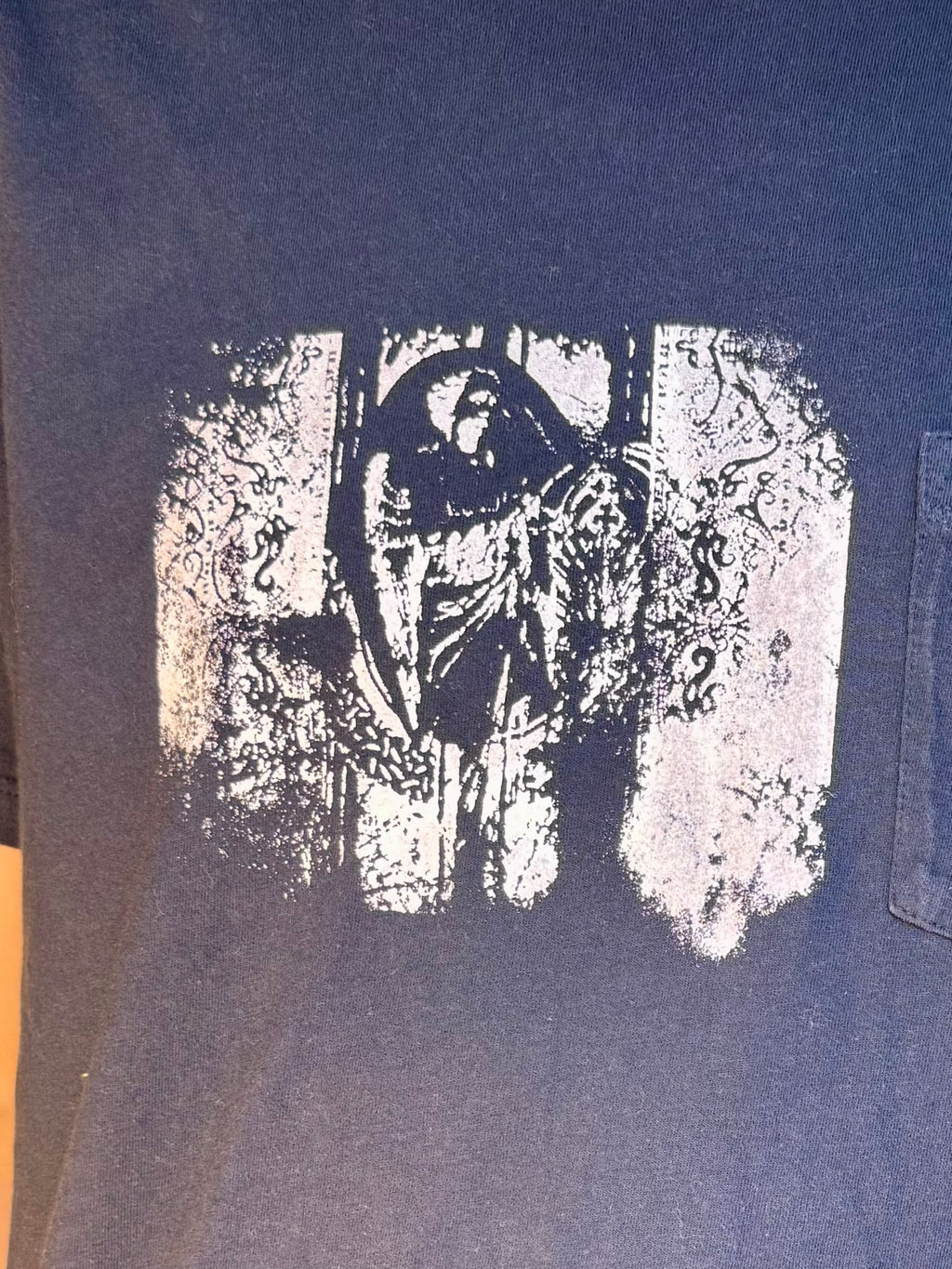 LA PREMIÈRE IDÉE ANGEL MUSE DARK BLUE POCKET T-SHIRT