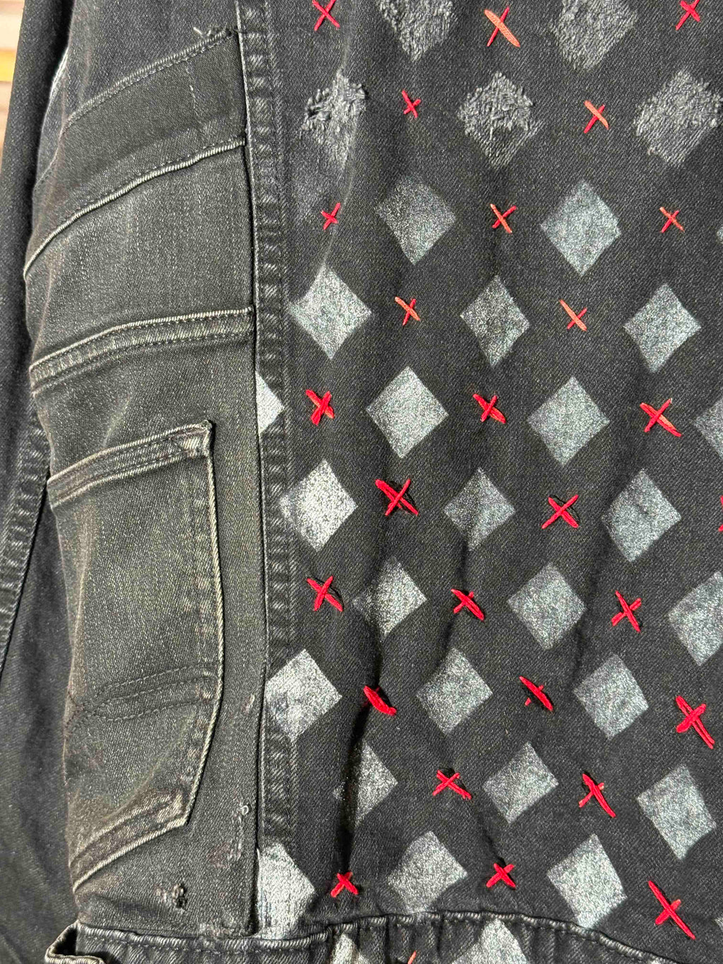 BLACK DIAMOND FADE SASHIKO RED STITCH DENIM TRUCKER JACKET (1/1)