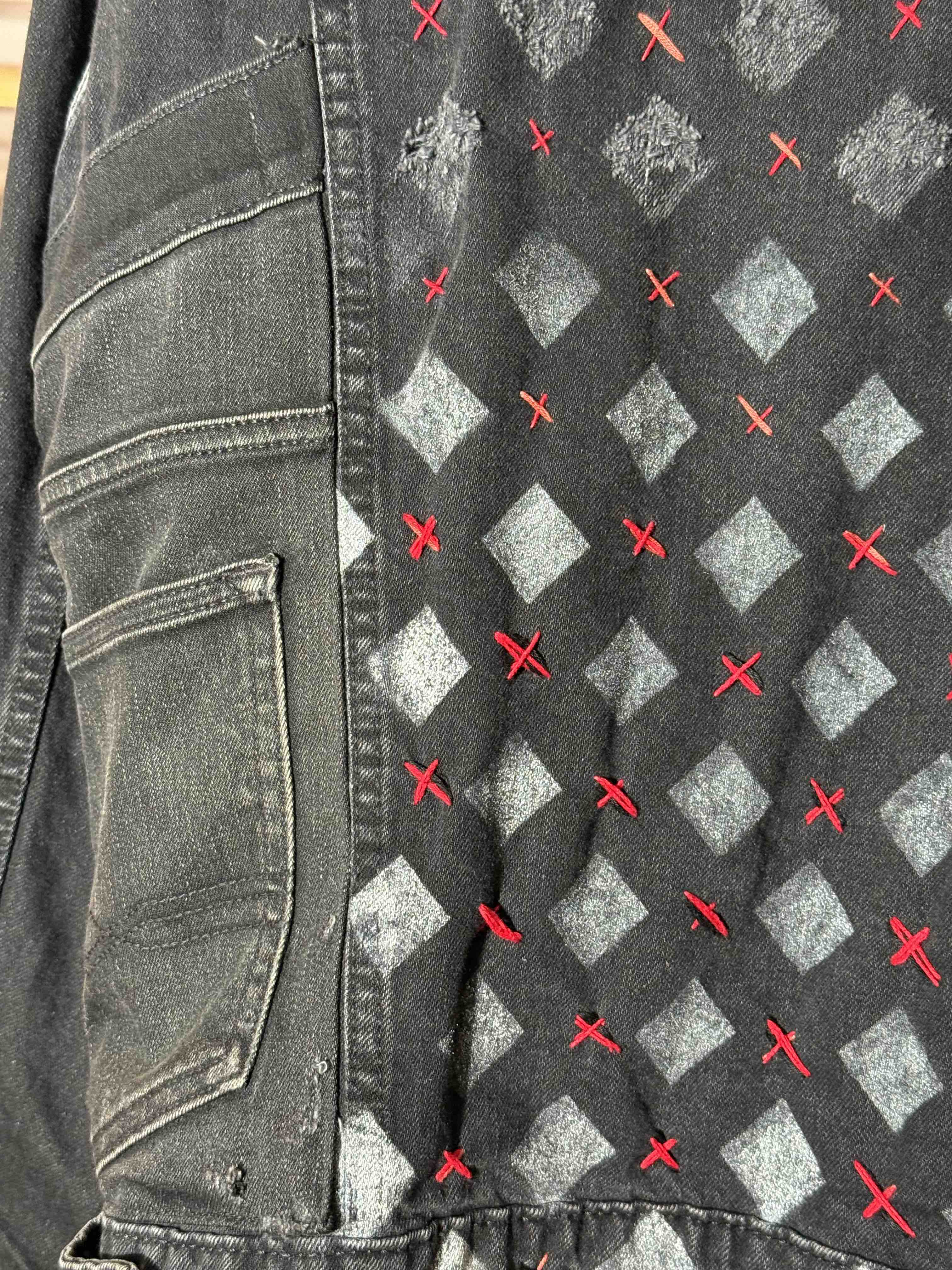 BLACK DIAMOND FADE SASHIKO RED STITCH DENIM TRUCKER JACKET (1/1)