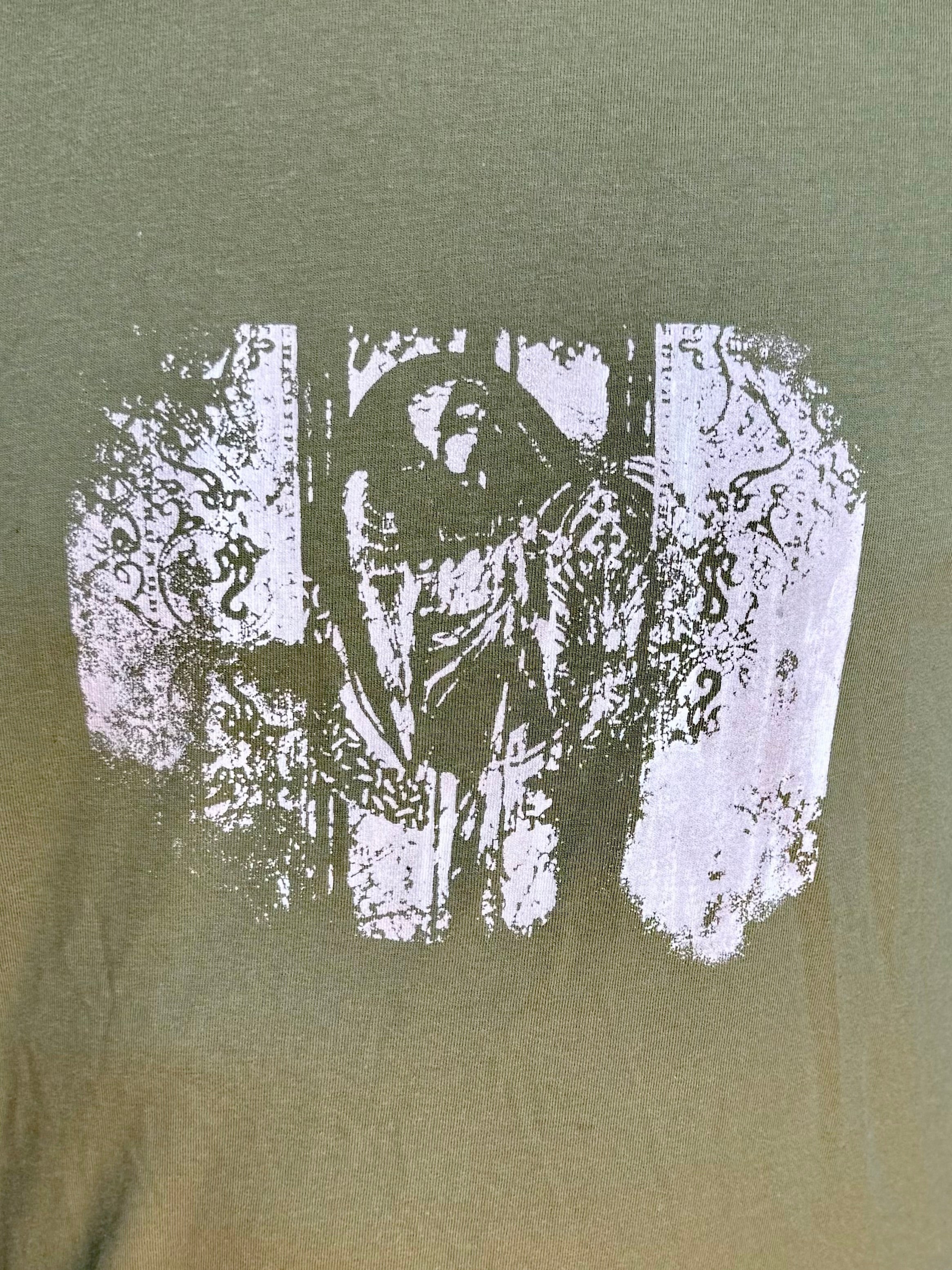 LA PREMIÈRE IDÉE ANGEL MUSE ORIGIN LOGO GREEN TAN T-SHIRT