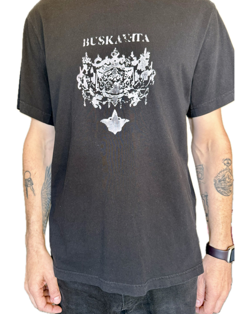 WHITE CREST CHANDELIER BLACK T-SHIRT (1/1)