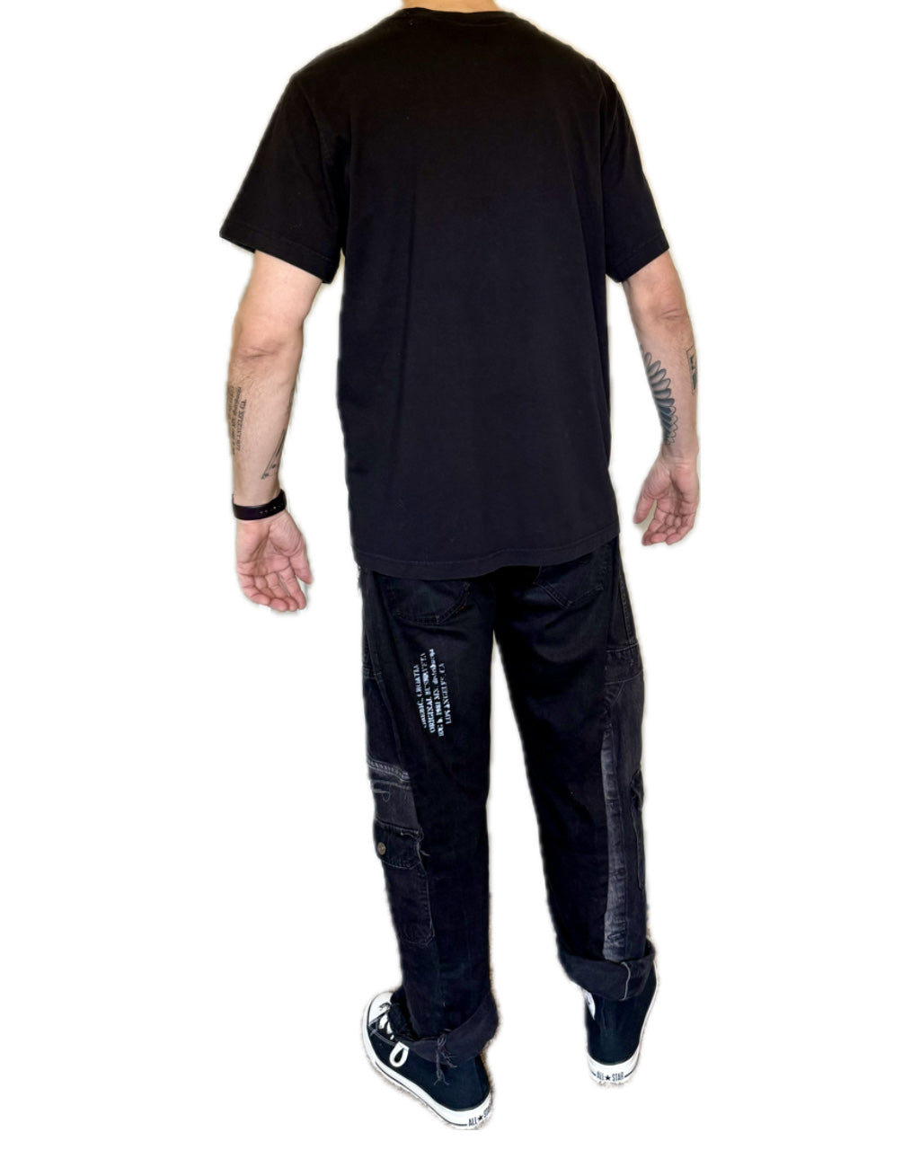 WHITE CREST CHANDELIER BLACK T-SHIRT (1/1)