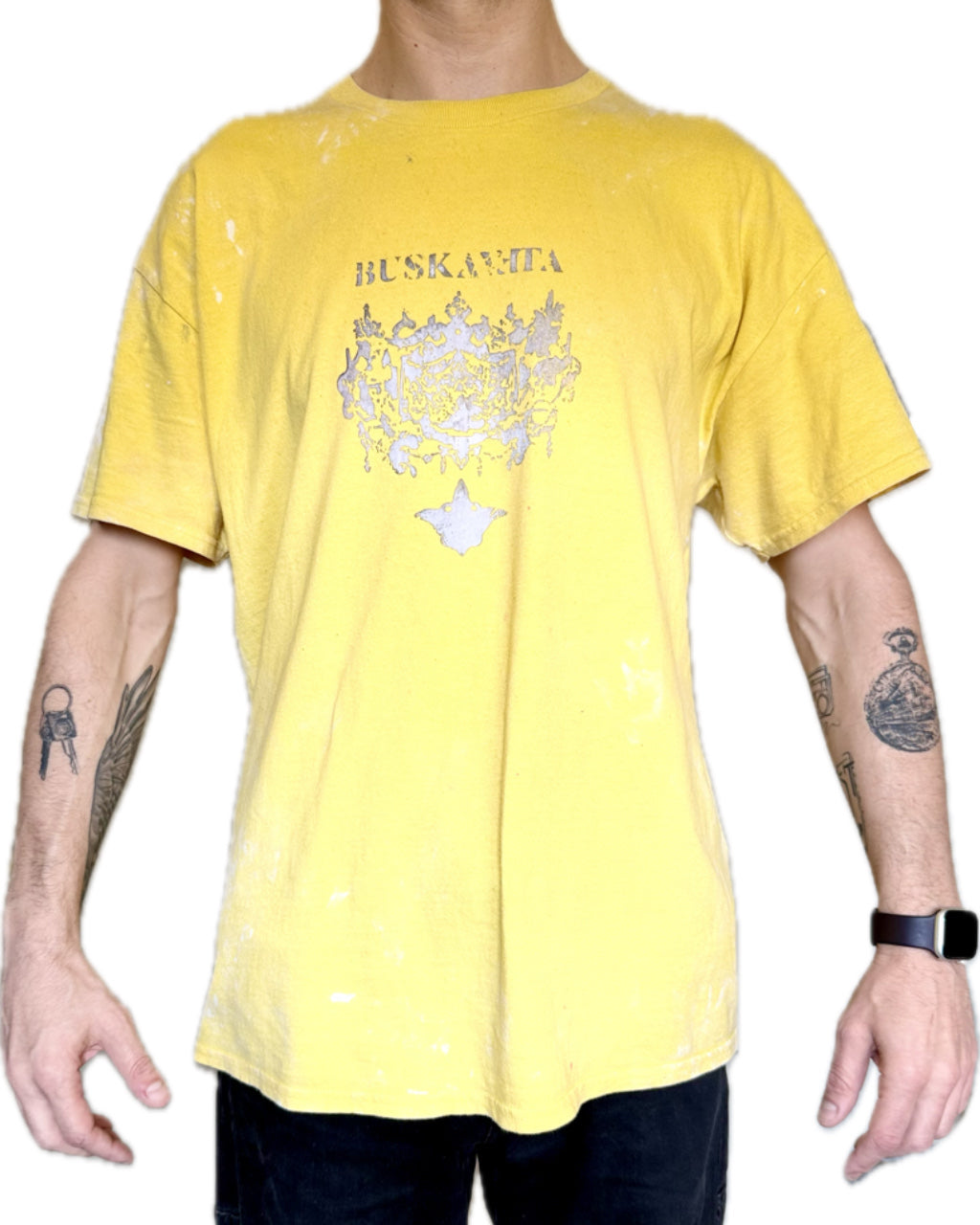 YELLOW ACID WASH FADED CHANDELIER T-SHIRT (1/1)