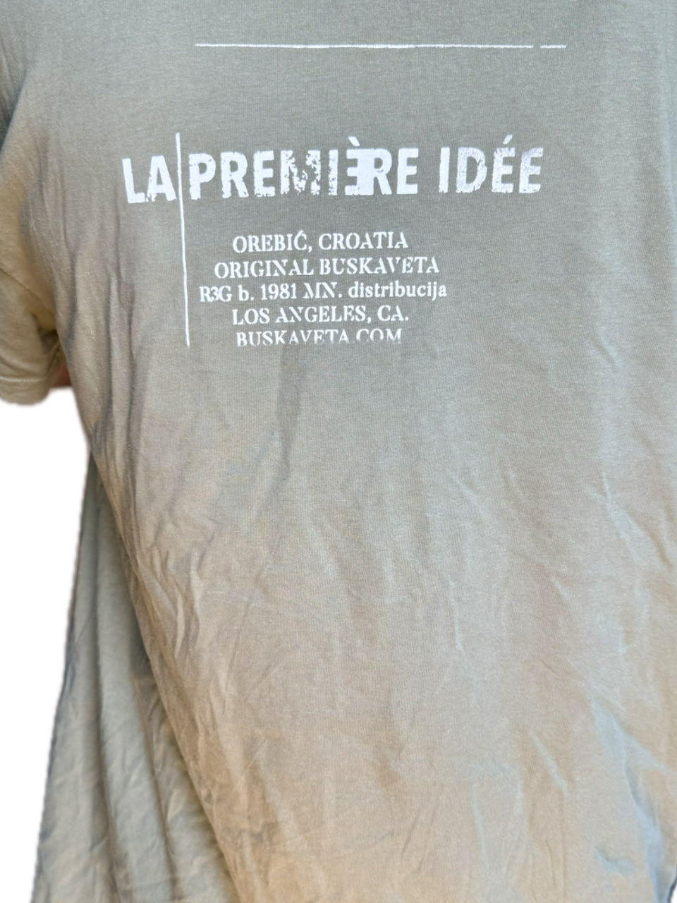 LA PREMIÈRE IDÉE ANGEL MUSE ORIGIN LOGO GREEN TAN T-SHIRT