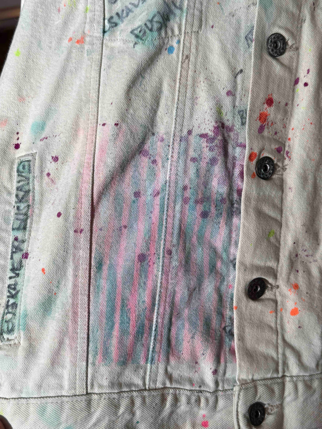 WHITE MULTI-COLOR SPLATTER TRUCKER JACKET (1/1)